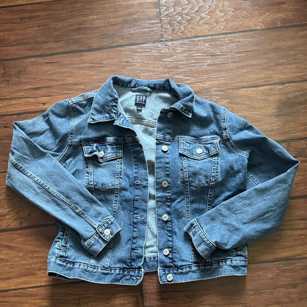 GAP Women's Classic Blue Denim Jacket